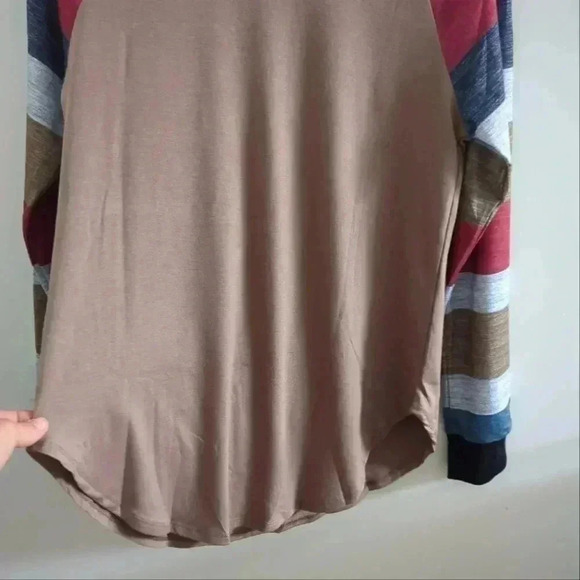 🌴2/$25🌴AMAZON | Women's Brown w/ Striped Long Sleeves Crewneck Tunic Top - Picture 2 of 4